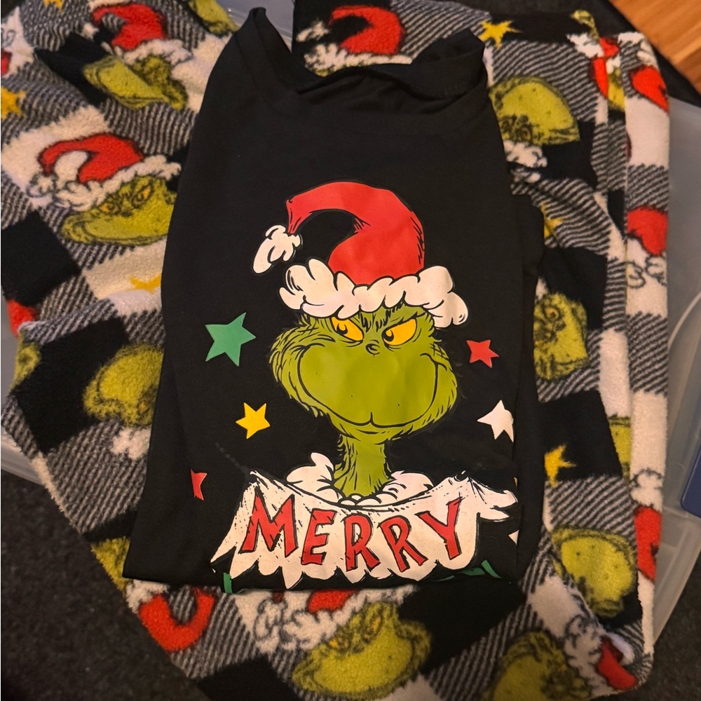Dr. Seuss Black Grinch pajama set. Long sleeve Shirt and fleece pants.